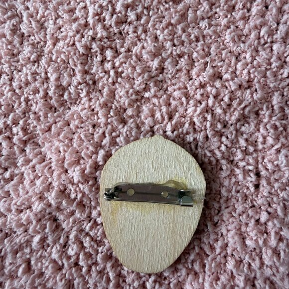 Pink Power Ranger Helmet Brooch - Picture 2 of 2